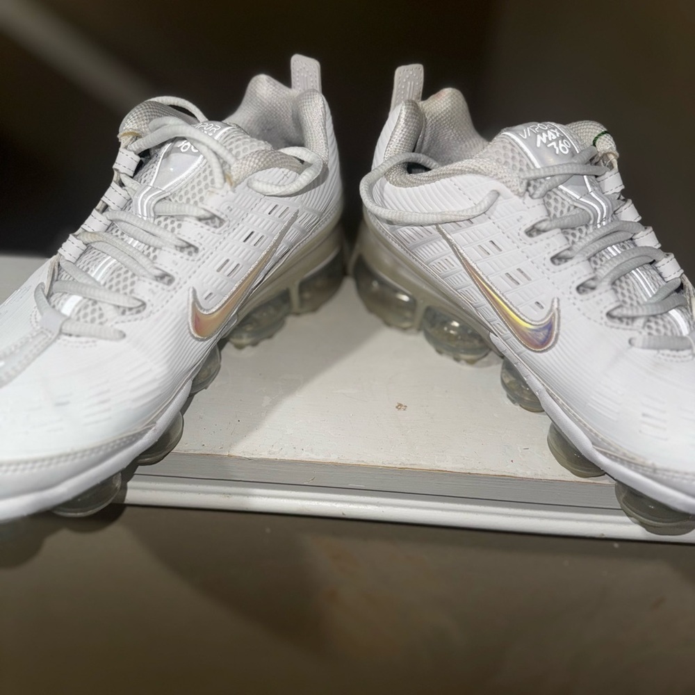 Women’s Nike VaporMax - Picture 6 of 8